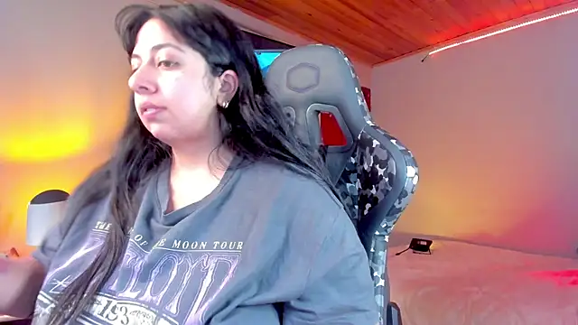 Snapshot of coraline_latin chatting on 8, 1, 2025 coraline latin online show from 8, 1, 2025