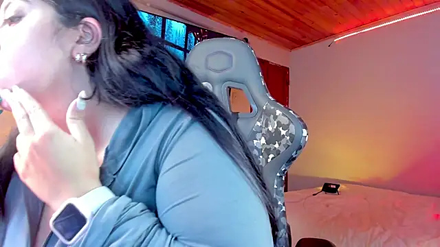 Snapshot of coraline_latin chatting on 9, 1, 2025 coraline latin online show from 9, 1, 2025