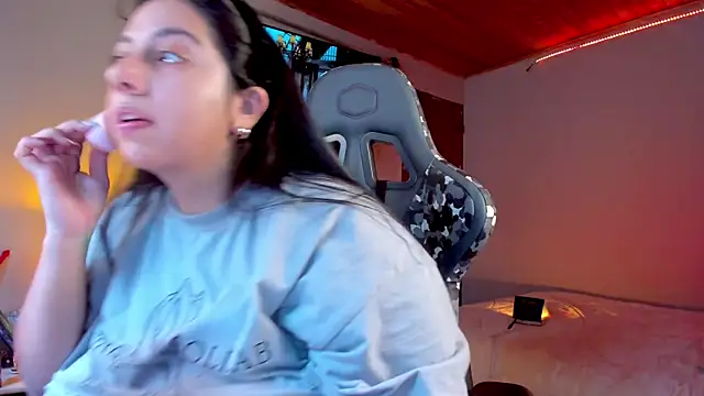 Snapshot of coraline_latin chatting on 20, 1, 2025 coraline latin online show from 20, 1, 2025