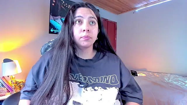 Snapshot of coraline_latin chatting on 1, 2, 2025 coraline latin online show from 1, 2, 2025