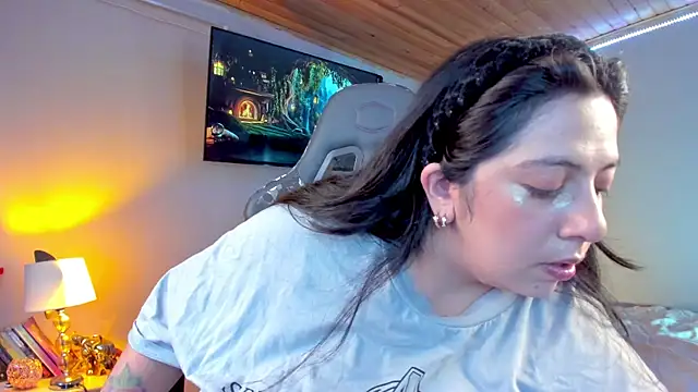 Snapshot of coraline_latin chatting on 4, 2, 2025 coraline latin online show from 4, 2, 2025