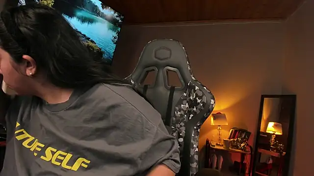 Snapshot of coraline_latin chatting on 1, 3, 2025 coraline latin online show from 1, 3, 2025