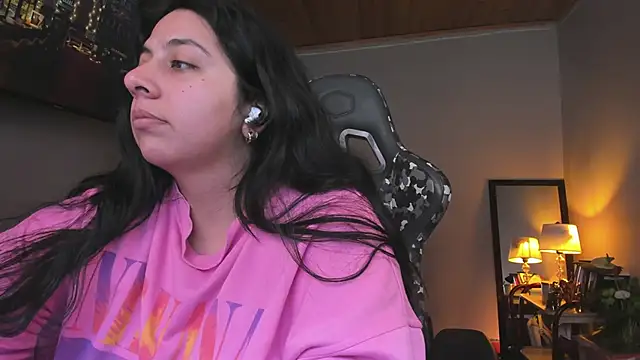 Snapshot of coraline_latin chatting on 8, 3, 2025 coraline latin online show from 8, 3, 2025