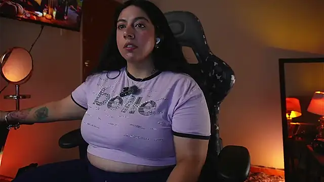 Snapshot of coraline_latin chatting on 9, 10, 2025 coraline latin online show from 9, 10, 2025