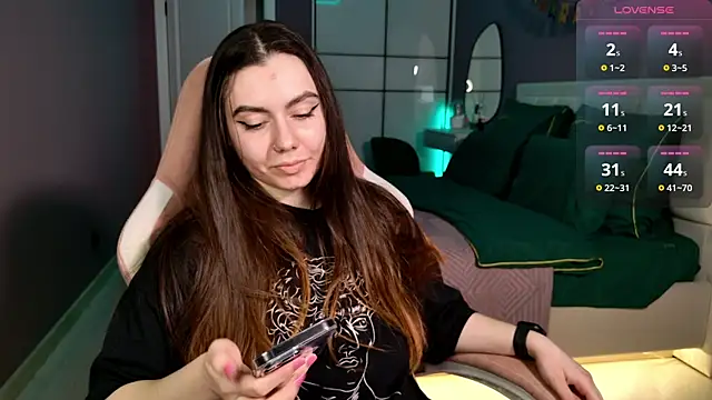 Foxohlove online show from 9, 3, 2025