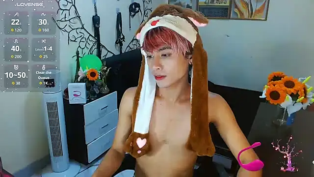 Snapshot of WildestTwink chatting on 15, 10, 2025 WildestTwink online show from 15, 10, 2025