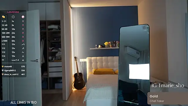 LAUREL HAZEL online show from 14, 9, 2025