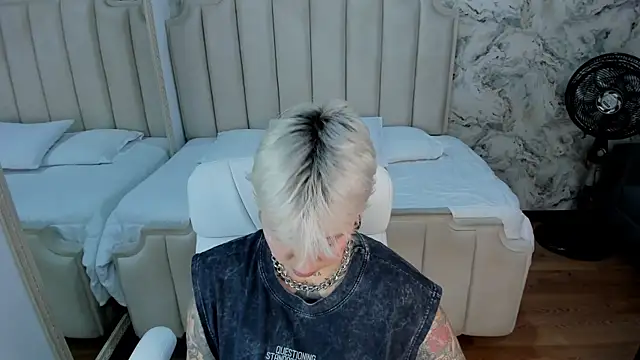 Snapshot of amy_ink chatting on 18, 10, 2025 amy ink online show from 18, 10, 2025