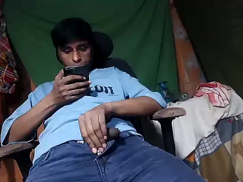 Snapshot of desiboy1101 chatting on 14, 11, 2025 desiboy1101 online show from 14, 11, 2025