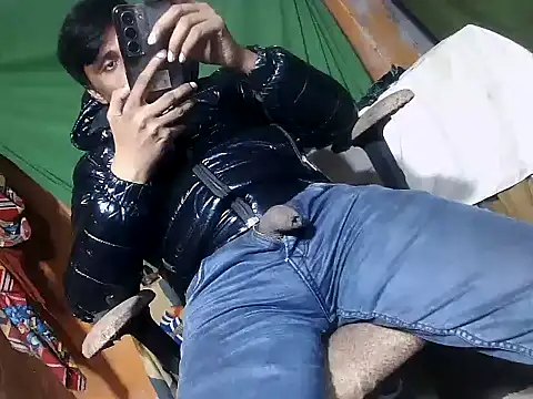 Snapshot of desiboy1101 chatting on 22, 11, 2025 desiboy1101 online show from 22, 11, 2025