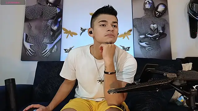 Snapshot of VikoHands chatting on 3, 12, 2024 VikoHands online show from 3, 12, 2024