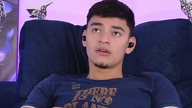 Snapshot of VikoHands chatting on 12, 11, 2025 VikoHands online show from 12, 11, 2025