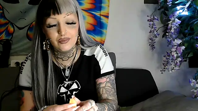 Snapshot of RoxxyInk chatting on 13, 1, 2025 RoxxyInk online show from 13, 1, 2025