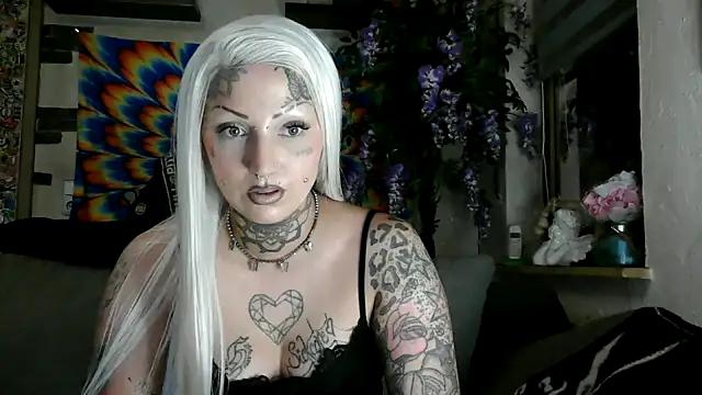 Snapshot of RoxxyInk chatting on 15, 9, 2025 RoxxyInk online show from 15, 9, 2025