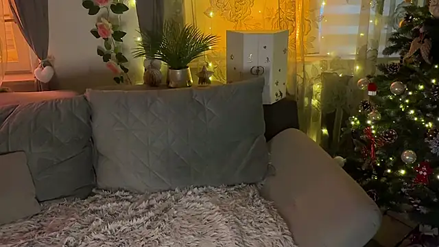 Snapshot of Monageil chatting on 17, 12, 2025 Monageil online show from 17, 12, 2025