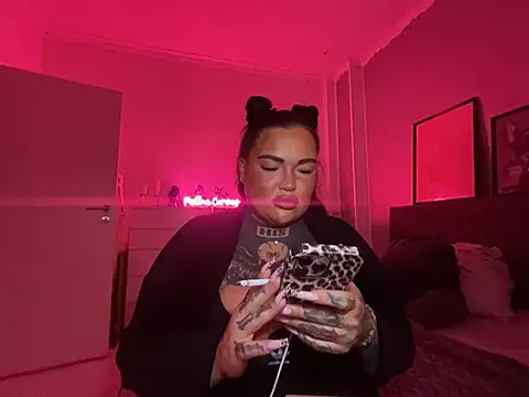 Snapshot of _MelinaCurves_ chatting on 8, 1, 2025 MelinaCurves online show from 8, 1, 2025