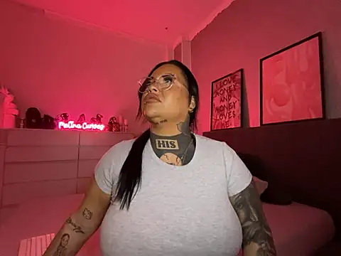 Snapshot of _MelinaCurves_ chatting on 24, 2, 2025 MelinaCurves online show from 24, 2, 2025