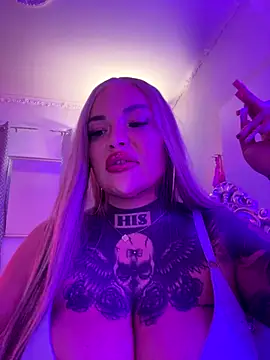 Snapshot of _MelinaCurves_ chatting on 1, 10, 2025 MelinaCurves online show from 1, 10, 2025