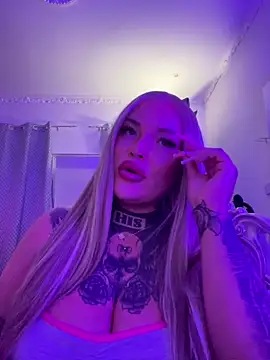 Snapshot of _MelinaCurves_ chatting on 2, 10, 2025 MelinaCurves online show from 2, 10, 2025