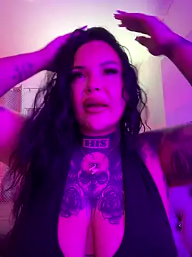 Snapshot of _MelinaCurves_ chatting on 8, 10, 2025 MelinaCurves online show from 8, 10, 2025