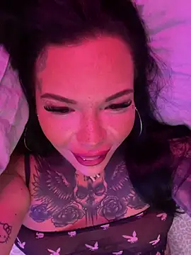 Snapshot of _MelinaCurves_ chatting on 4, 12, 2025 MelinaCurves online show from 4, 12, 2025