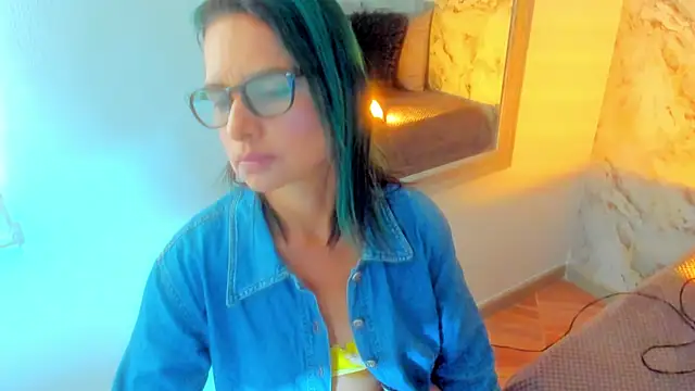 Snapshot of BrianaGarner chatting on 22, 2, 2025 BrianaGarner online show from 22, 2, 2025