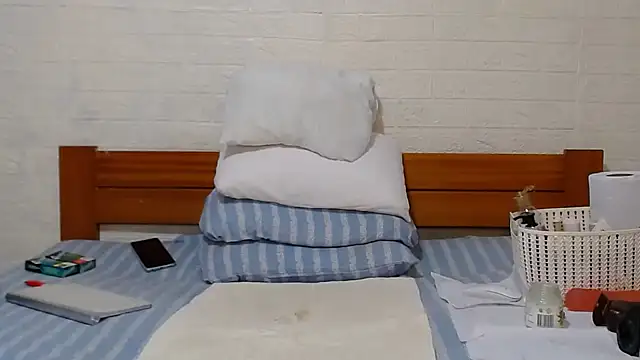 Snapshot of awild_kitten chatting on 15, 12, 2024 awild kitten online show from 15, 12, 2024