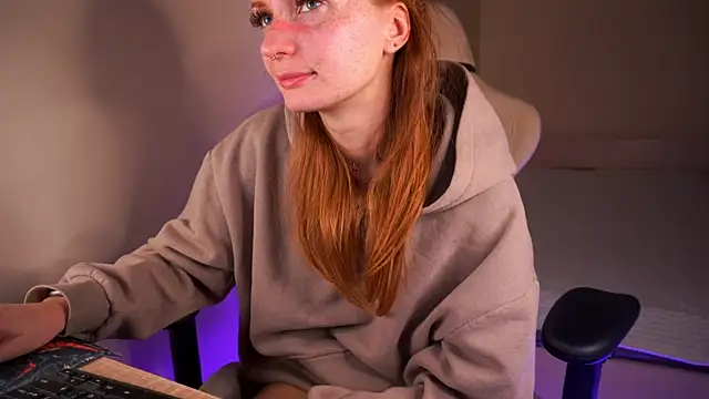 Snapshot of Liuba_Fox chatting on 5, 2, 2025 Liuba Fox online show from 5, 2, 2025