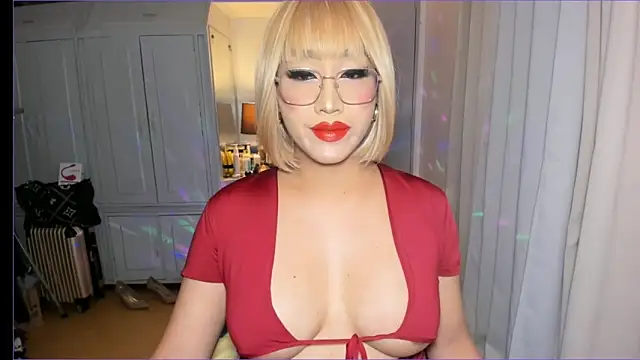 Snapshot of AliciaGundersen chatting on 28, 9, 2025 AliciaGundersen online show from 28, 9, 2025