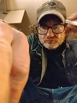 Snapshot of ROBERT0516 chatting on 12, 10, 2025 ROBERT0516 online show from 12, 10, 2025