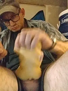 Snapshot of ROBERT0516 chatting on 28, 10, 2025 ROBERT0516 online show from 28, 10, 2025