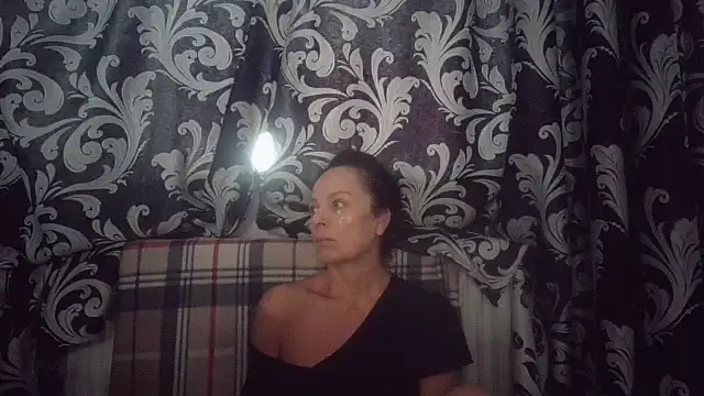 Snapshot of LindaStarS chatting on 1, 10, 2025 LindaStarS online show from 1, 10, 2025