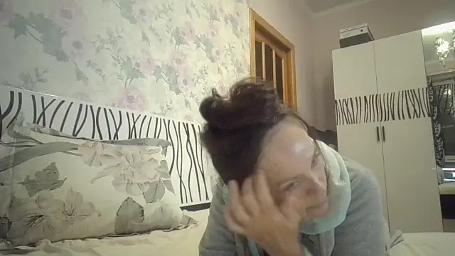 Snapshot of LindaStarS chatting on 23, 10, 2025 LindaStarS online show from 23, 10, 2025