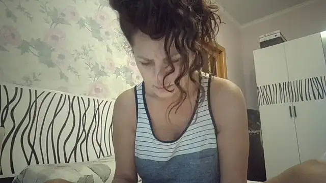 Snapshot of LindaStarS chatting on 11, 11, 2025 LindaStarS online show from 11, 11, 2025