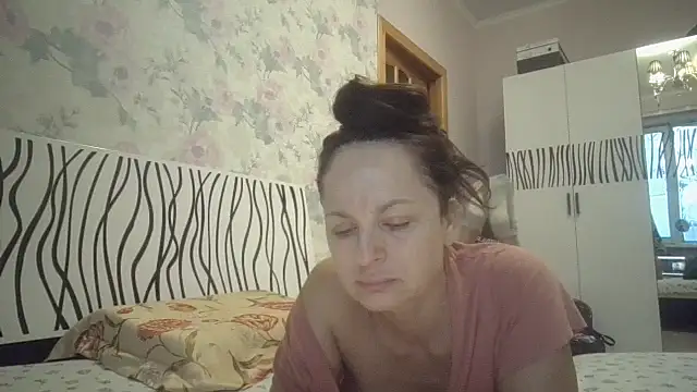 Snapshot of LindaStarS chatting on 1, 12, 2025 LindaStarS online show from 1, 12, 2025