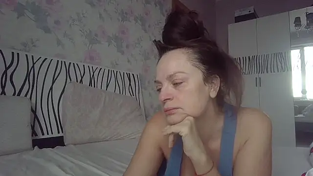 Snapshot of LindaStarS chatting on 15, 12, 2025 LindaStarS online show from 15, 12, 2025