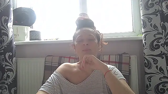 Snapshot of LindaStarS chatting on 10, 5, 2026 LindaStarS online show from 10, 5, 2026
