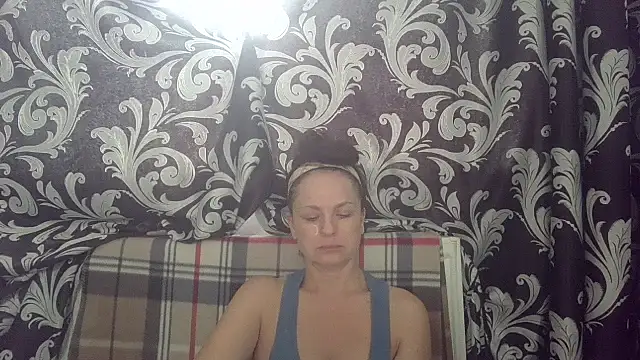 Snapshot of LindaStarS chatting on 9, 6, 2026 LindaStarS online show from 9, 6, 2026