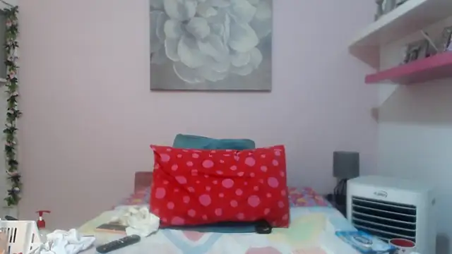 Snapshot of CindyCrawford chatting on 4, 12, 2025 CindyCrawford online show from 4, 12, 2025