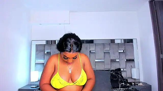 Snapshot of Cammiila chatting on 26, 2, 2025 Cammiila online show from 26, 2, 2025