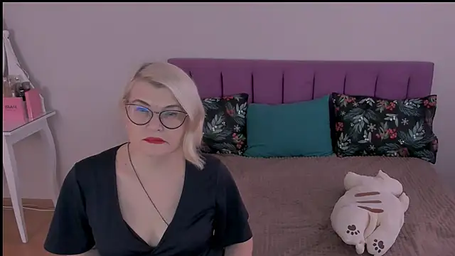 Snapshot of sabrinamacmarren chatting on 5, 2, 2025 sabrinamacmarren online show from 5, 2, 2025