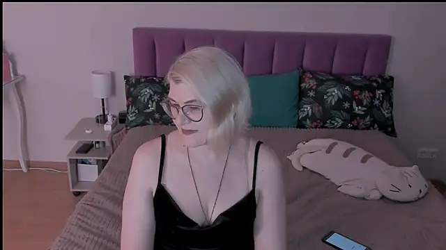 Snapshot of sabrinamacmarren chatting on 13, 2, 2025 sabrinamacmarren online show from 13, 2, 2025