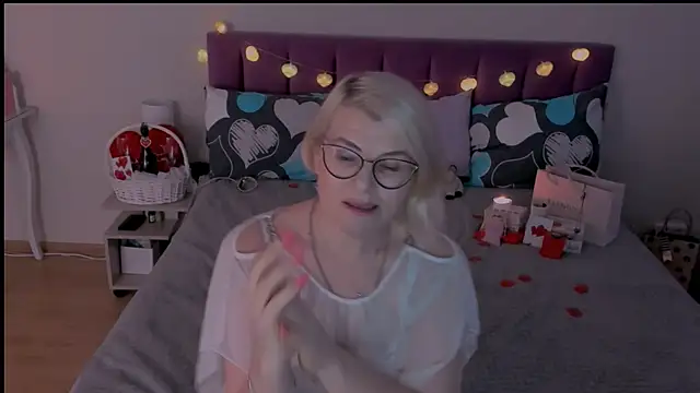 Snapshot of sabrinamacmarren chatting on 14, 2, 2025 sabrinamacmarren online show from 14, 2, 2025