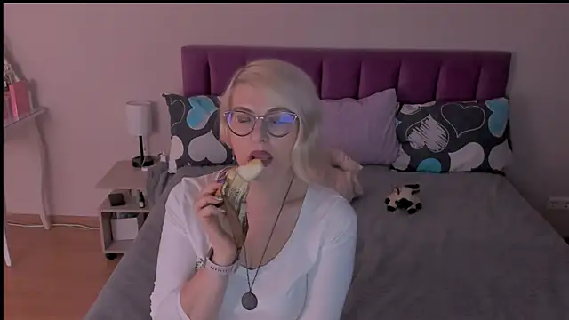 Snapshot of sabrinamacmarren chatting on 22, 2, 2025 sabrinamacmarren online show from 22, 2, 2025