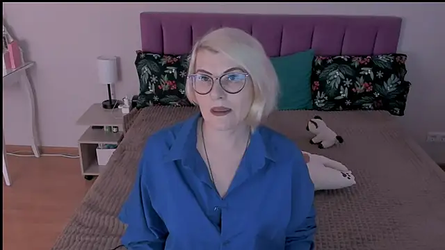 Snapshot of sabrinamacmarren chatting on 2, 3, 2025 sabrinamacmarren online show from 2, 3, 2025