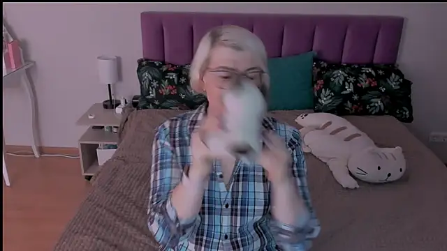 Snapshot of sabrinamacmarren chatting on 3, 3, 2025 sabrinamacmarren online show from 3, 3, 2025