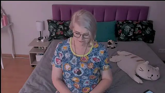 Snapshot of sabrinamacmarren chatting on 5, 3, 2025 sabrinamacmarren online show from 5, 3, 2025