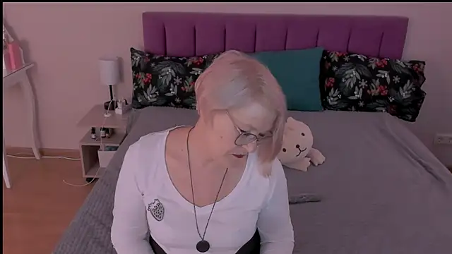 Snapshot of sabrinamacmarren chatting on 8, 3, 2025 sabrinamacmarren online show from 8, 3, 2025