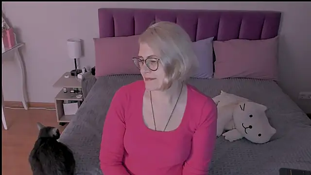 Snapshot of sabrinamacmarren chatting on 9, 3, 2025 sabrinamacmarren online show from 9, 3, 2025