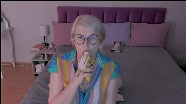 Snapshot of sabrinamacmarren chatting on 14, 3, 2025 sabrinamacmarren online show from 14, 3, 2025